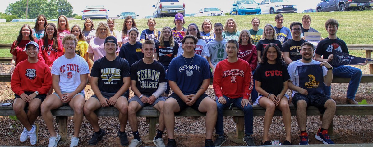 wlincolnhs's tweet photo. WLHS Seniors sporting t-shirts for their post-secondary choices! 
As Dr Seuss would say, "Congratulations!
Today is your day.
You're off to Great Places!
You're off and away!"
#westisbest #LCSCreatingANewPath part 4 https://t.co/6YnX0E1xHT