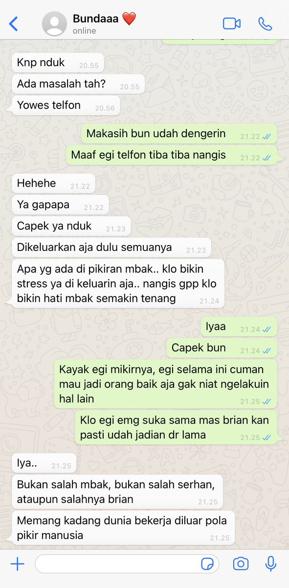 popsvelvett's tweet photo. emang suka gitu, niatnya nelfon nyokap doang taunya ada bokap dan seluruh anggota keluarga di sampingnya,, jd ketauan nangis kan tuh. https://t.co/ov85VwovlZ