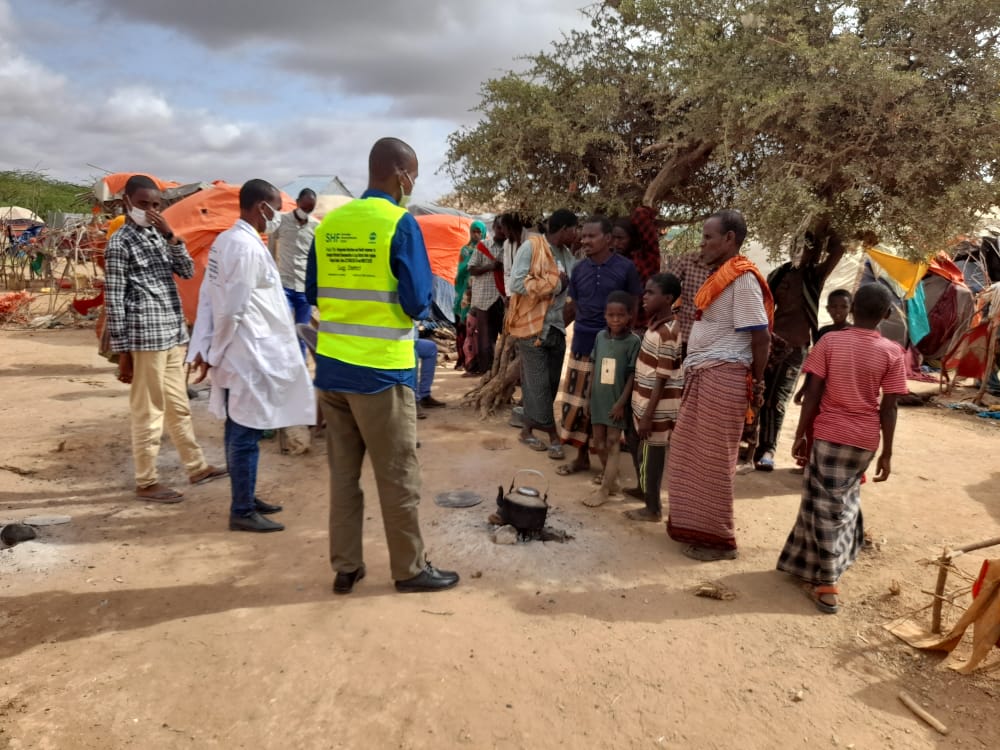 ReliefSordes's tweet photo. Somali Relief and Development Society (SORDES) Staff doing community health education and sensitization activity in Kulmiye IDP camp in Luuq district, Gedo Region as part of our Nutrition and Health program in partnership with @shf_somalia https://t.co/mGXOtKaOSQ