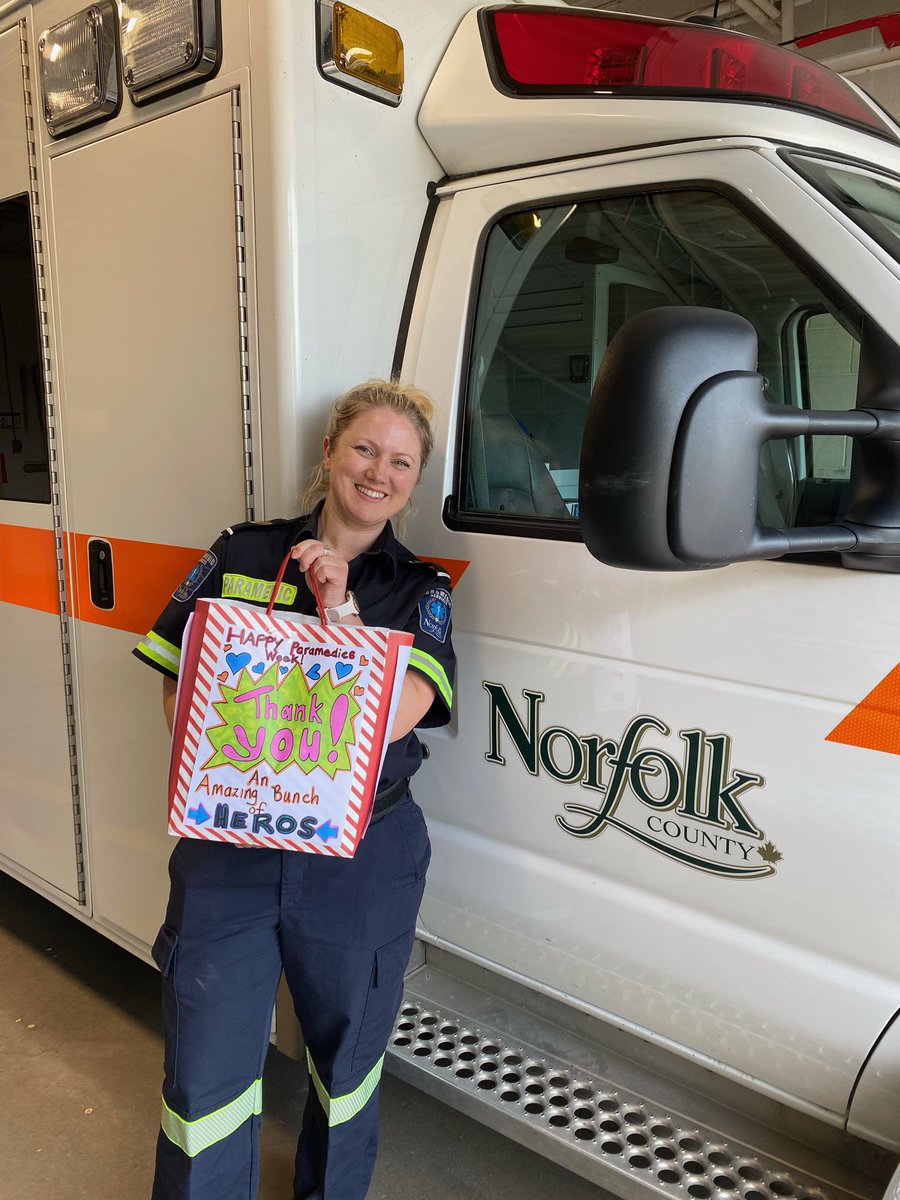 279Local's tweet image. Thank you to @OPSEUAmbDiv Hamilton CACC ACO’s for the gift bag and treats to celebrate #ParamedicServicesWeek