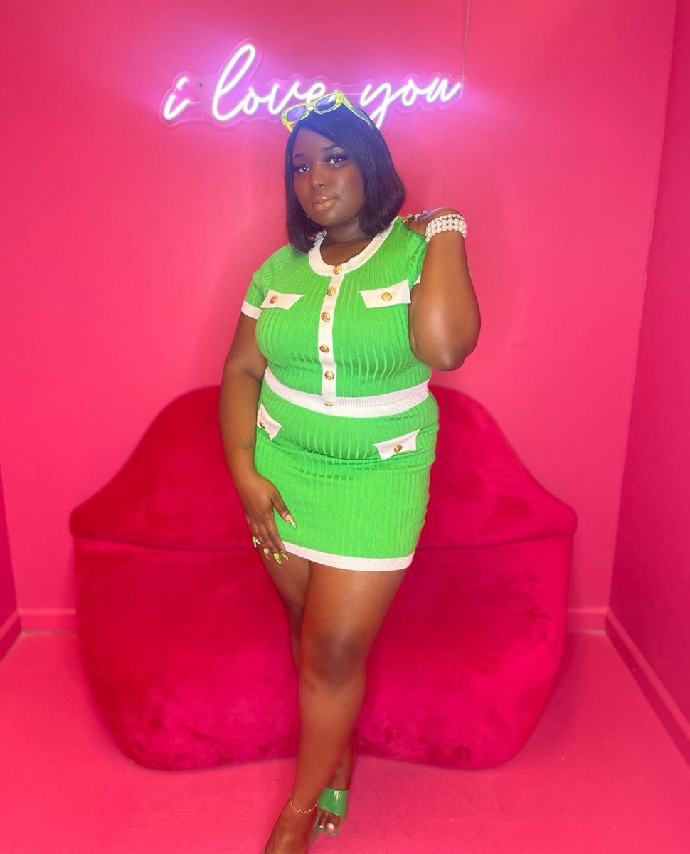 JustCallMe_Zi's tweet photo. Big Banks Like Hillary💚🤑
CashApp:
$UniqueLashesByZi
#HappyBirthdayToMe🥳
#OGYear
#twentyfine https://t.co/PPfk3sVFvX