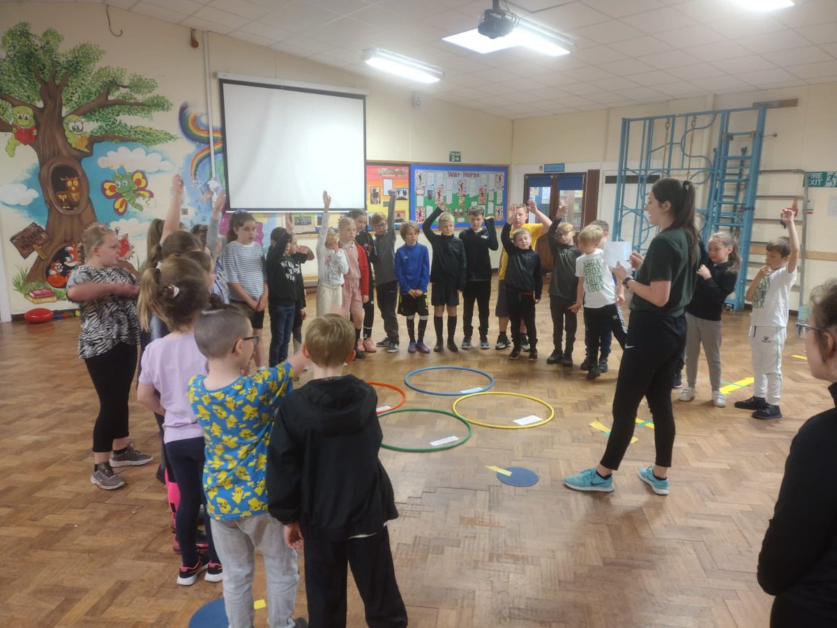 MoveWellFG's tweet photo. Today we visited @MoorsideCP for our second practical workshop for the #MoveWellFeelGood project. Y4 children learned about key social skills for #physicalactivity and were able to put them into practice in fundamental movement skill circuits. Well done Y4!!👏🏼 @edgehill @LJMUPAEx https://t.co/InSUDUCLeV
