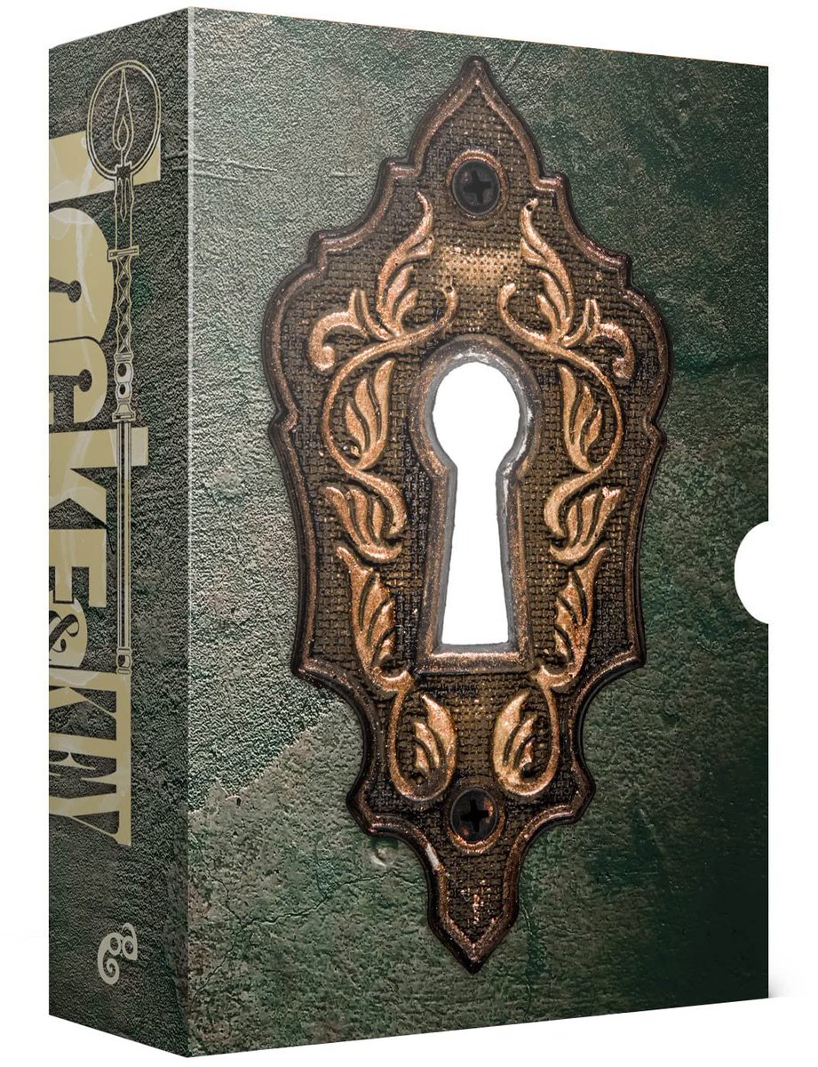 livrosbananami1's tweet photo. 🚨 _Semana Geek Gamer #Amazon_ 🚨
📚 *Box Locke & Key - Vol 1,2 e 3: Bem-vindo a Lovecraft - Jogos mentais - Coroa de sombras*
🛒 Compre aqui: https://t.co/6O17fXD60p
💵💳 *R$ 89,90* 🗝️
**_Capa Dura_ https://t.co/G0ABya9G4I