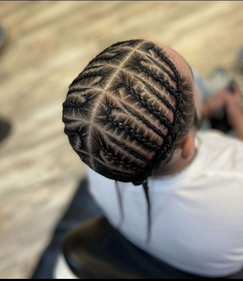 YoungEMF's tweet photo. New braids or whatever #SummerVibes https://t.co/5ilYCqdcQG