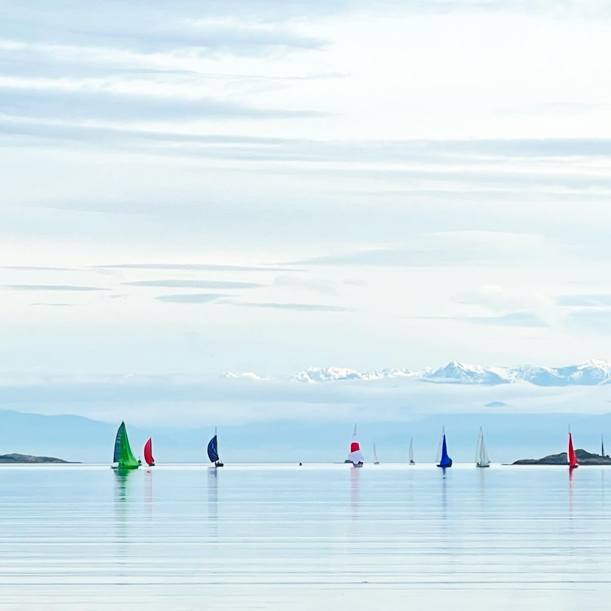 victoriavisitor's tweet photo. Sails away, at Cadboro Bay ⛵

Where in Victoria do you like to catch calming views of the ocean? 

Photo by: lavyo (IG)
📍Cadboro Bay https://t.co/rSZ0jwiJEA