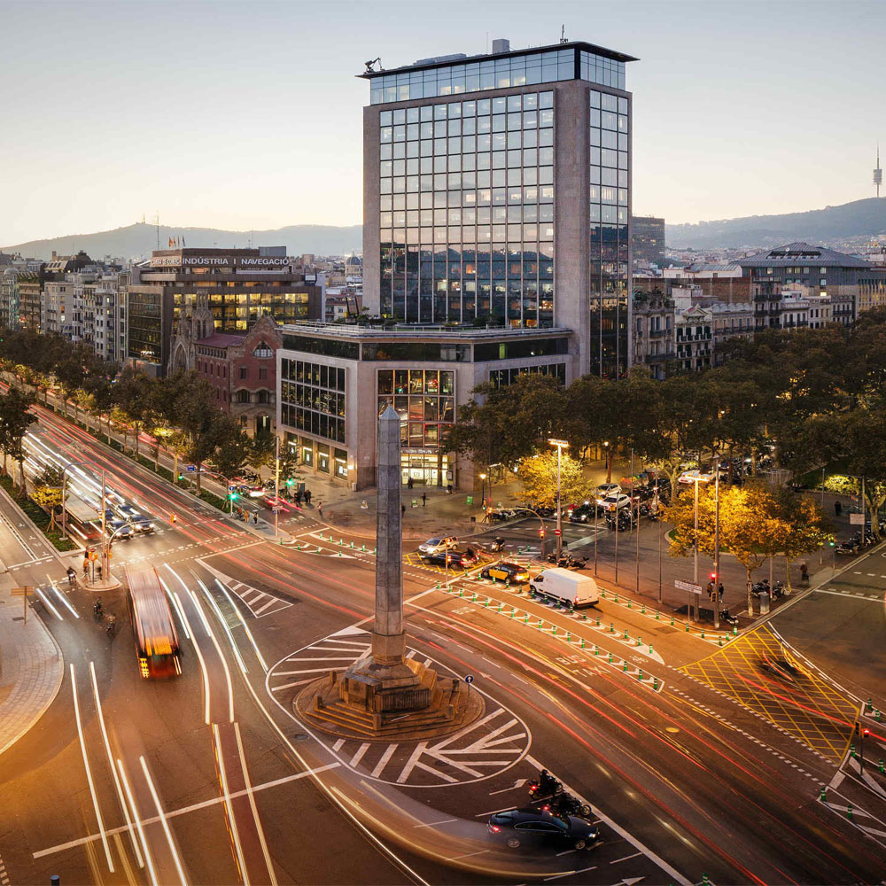 CBRE_es's tweet photo. Compartimos con vosotros el último mega proyecto de nuestra área de #ProjectManagement: Paseo de Gracia 109-111, en #Barcelona. 

🚧 Reforma integral de un edificio existente con cambio de uso, transformándolo en dos edificios:

#CBREDesignCollective #CBREProjectManagement https://t.co/qH9QoBn8Za
