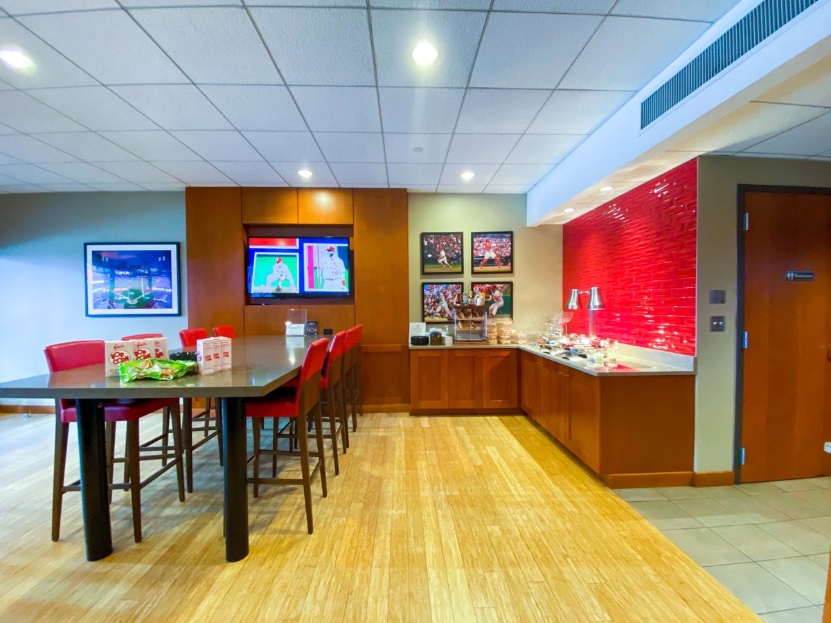 boydrewards's tweet photo. Let #BoydRewards take you out to the #ballgame in St. Louis! @AmeristarSC is treating some of our #VIP players to games in a luxury suite this #summer. Just one of the ways Boyd Rewards members experience life rewarded! https://t.co/iUfMYVPFle