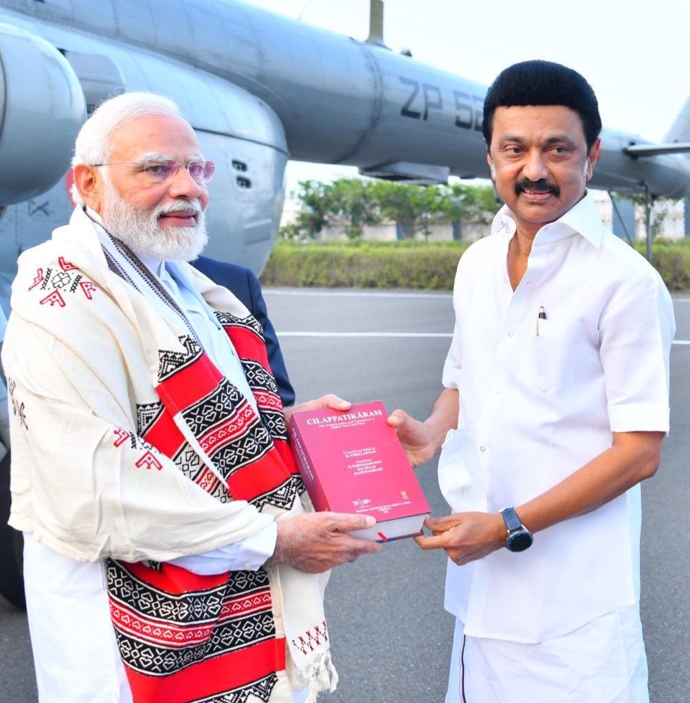 Nice pic of #TN #CM @mkstalin welcoming #PM @narendramodi with the Tamil epic #Cilappatikaram at the INS Adyar in Chennai. 