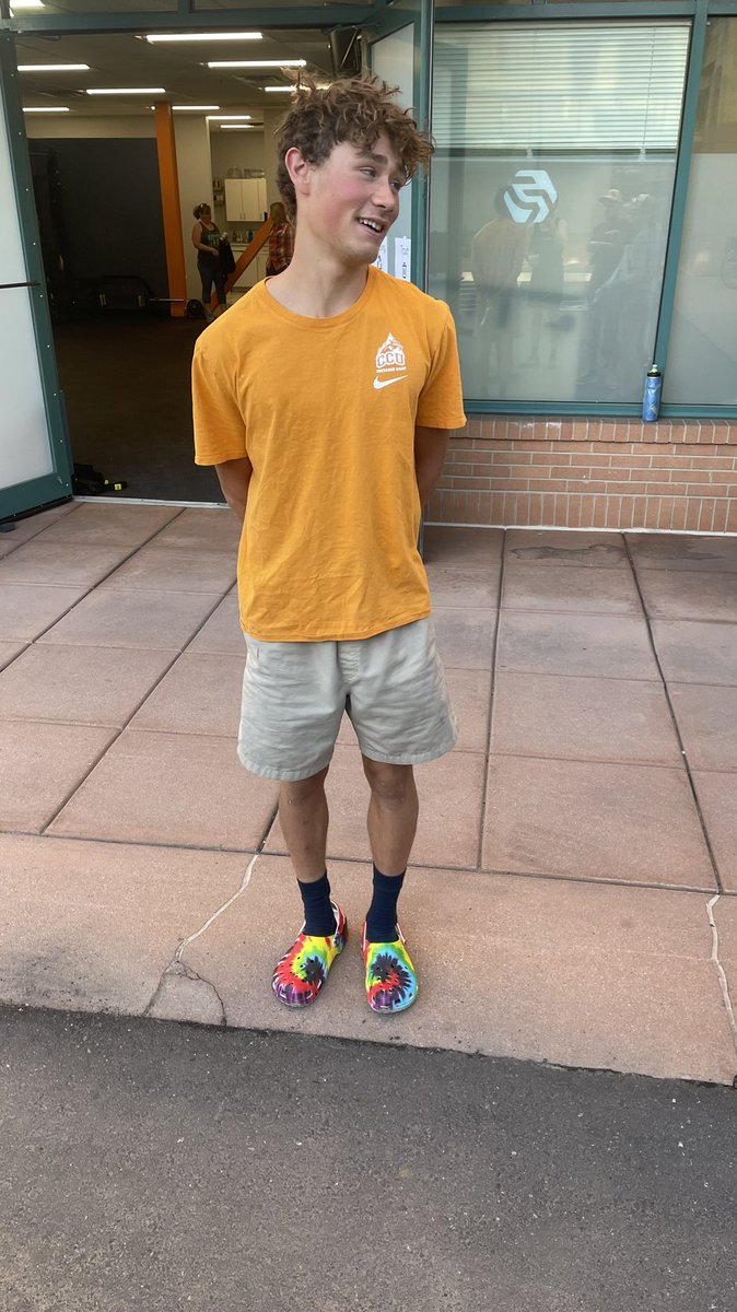 Only in Boulder does a high school kid show up to a group run in crocs and beat everyone… including a few pros and OTQ marathoners 😂

(His mom brought him, and she ran too)