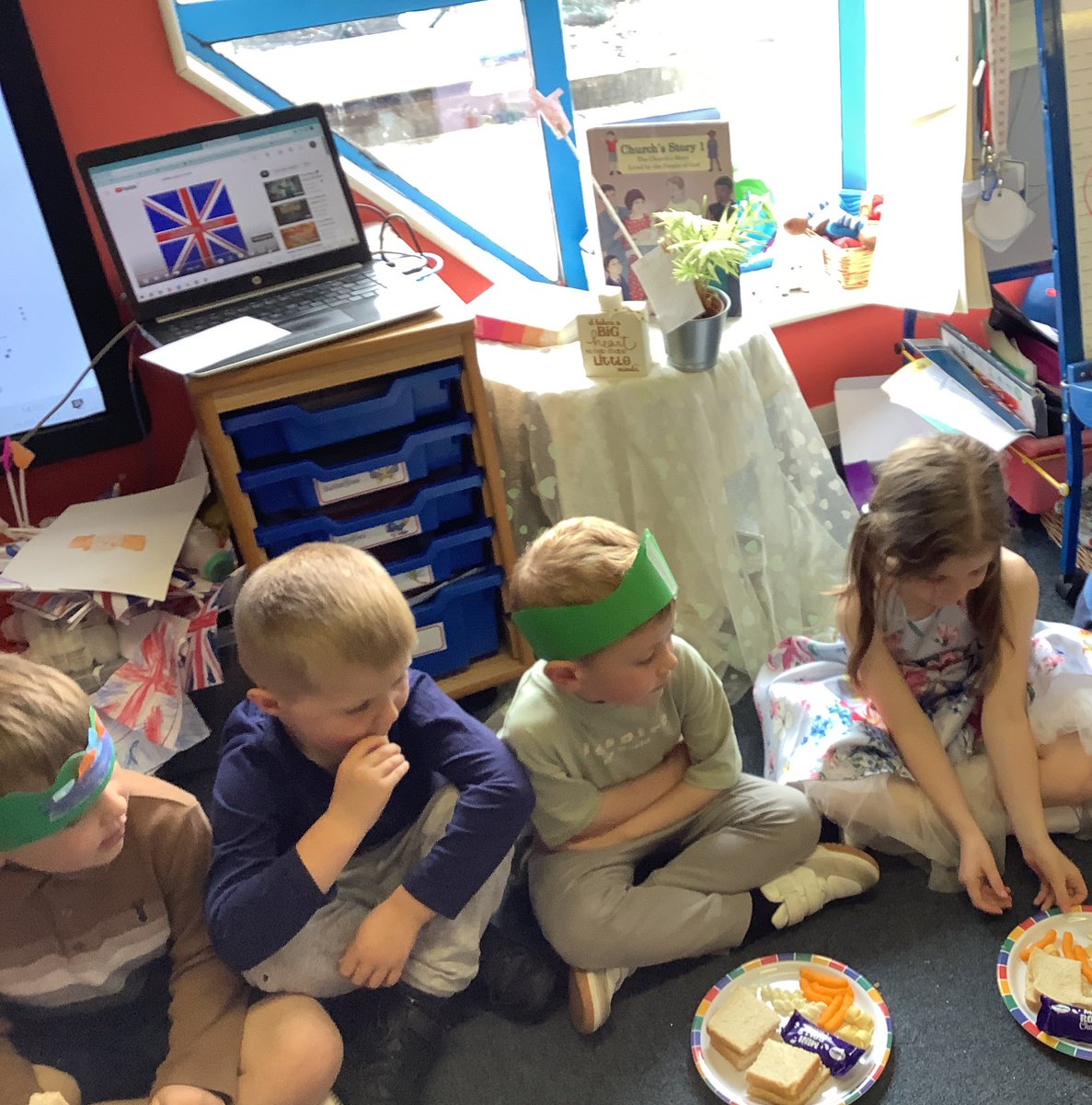 stgregorys_EYFS's tweet photo. This morning we made sandwiches for our special Jubilee tea party. The children have loved having afternoon tea! 🇬🇧 https://t.co/sQ4kHRHhcU