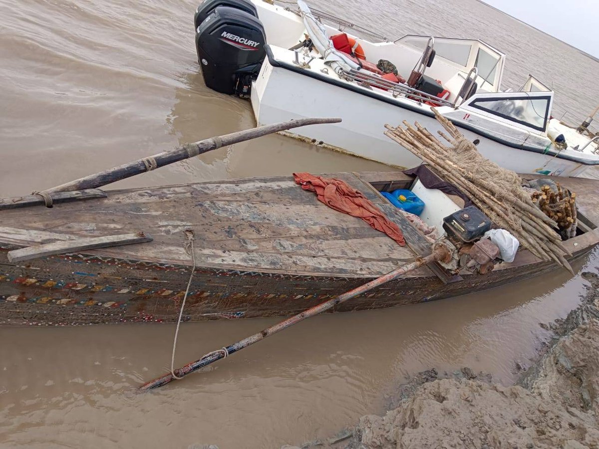 deshbhktindians's tweet photo. #BSF_SeizedPakBoat : #Alert_BSF भुज ने हरामी नाला एरिया से दो पाक मछुआरों को ��र चार पाक मछली पकड़ने वाली नौकाएं जब्त कीं* 

#TeJran #JERU #TejaTroops #TejasswiPrakash https://t.co/5LGfIdmPLl