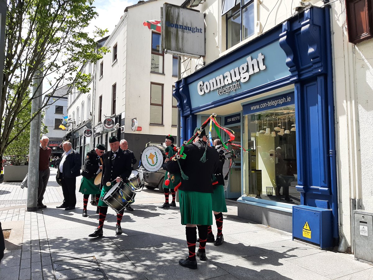 Abourke3Aoife's tweet photo. Snapshots of @MayoManchester playing in Castlebar Town.
#Castlebar #MayoManchester #Music #HomeToMayo https://t.co/Ap88ipN1L7