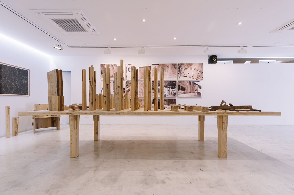adr_balears's tweet photo. Visitau l’exposició de #loopdisseny a @AbaContemporani fins l’1 de juny. 

Amb la fusta i el morter com a protagonistes, la mostra es completa amb fotos de Jean Marie del Moral, Laura van Severen i Ricardo Cases, i el mapa sonor de Jaume Reus. 

www.loop https://t.co/hTiUXz0Kav https://t.co/2uMN8i3la1