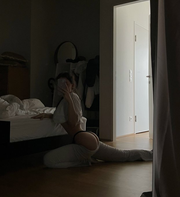 your internet girlfriend reporting for duty https://t.co/36bqmxK32V