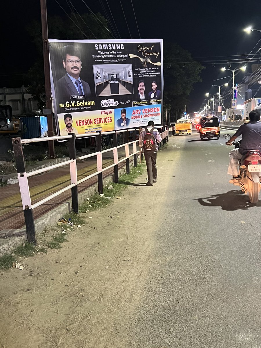 ajayjdaniel's tweet photo. Can this be explained dear higher officials ! @CMOTamilnadu @mkstalin @tnpoliceoffl @collectorvello1 @VellorePolice @DMKITwing @dmk_youthwing #sylendrababu location - near Chittoor bus stand KPD #banner_to_be_removed https://t.co/ucCN9kLSwm