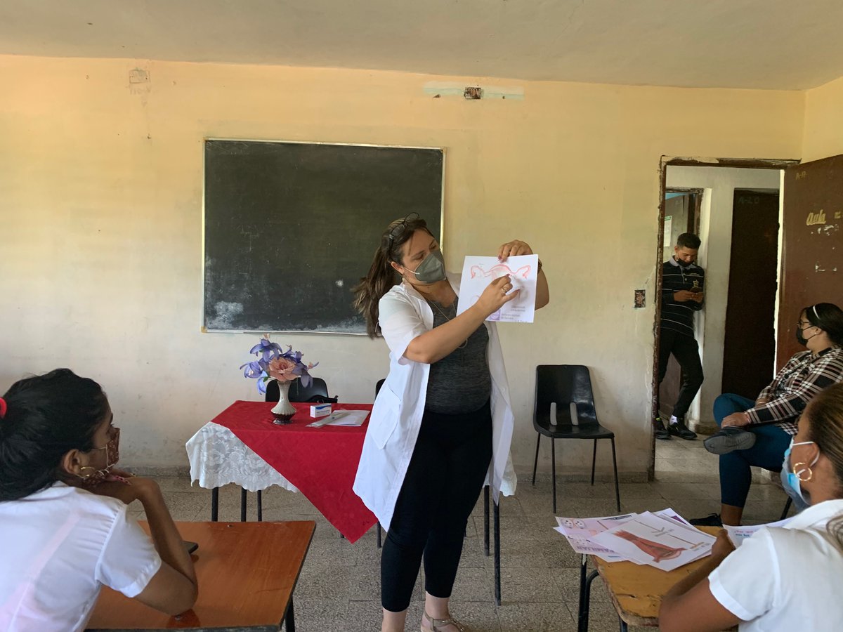En la “Jornada de Maternidad y Paternidad Responsable”, se desarrolla en nuestra institución educativa una capacitación a educandos para prevenir el embarazo en la adolescencia.
<a href="/CubaMined/">MINED</a> 
DME_ Florida 
#FidelPorSiempre