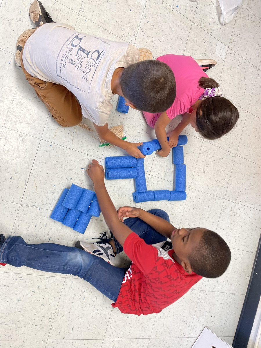 CathyNielson3's tweet photo. STEM challenge 2022: teams worked together to create various objects and had to describe the features they built in. Here they are building houses. @haynes_nwa #iamwfisd #lastdayofschool https://t.co/VamIHZ4jgV