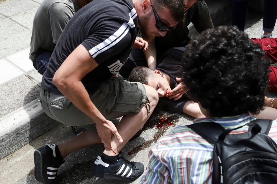 documentonews's tweet photo. Προς τους μελλοντικούς επιτυχόντες των πανελληνίων: Έτσι θα μοιάζει το ελληνικό πανεπιστήμιο όταν περάσετε στις σχολές σας με δεξιά κυβέρνηση. 

[ 📸 ΡΑΦΑΗΛ ΓΕΩΡΓΙΑΔΗΣ/EUROKINISSI]

#Thessaloniki #ΑΠΘ #Κεραμεως https://t.co/MEyB5r8vqu