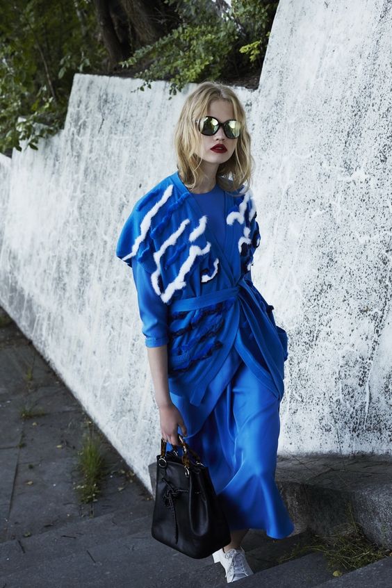 InfurMagazine's tweet photo. It’s a Blue-mink feeling…
(style #AlenaAkhmadullina)

#infurmagazine #infurmag #fashion #furs #fur #furfashion #ootd #streetstyle
#streetfashion #furcoat #wow #fashionstyle #fashionweek 
#womenswear #ocean #minkfur #mink #resort #ss22 #vitaminsea
#highstreetfashion https://t.co/murM1FqzbR