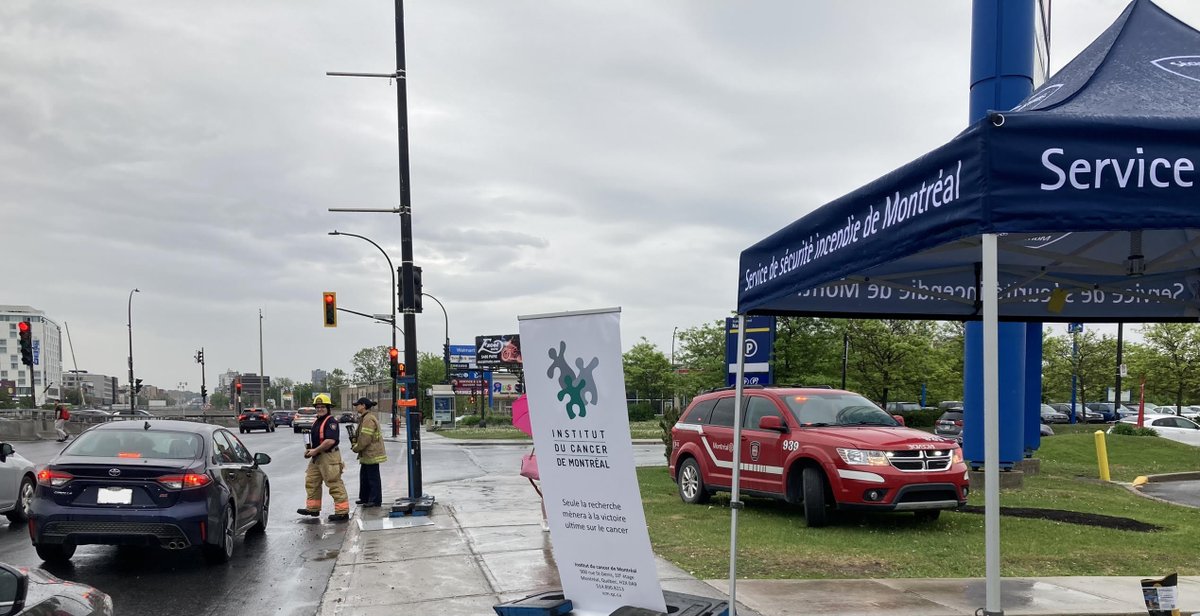 MTL_SIM's tweet photo. Passez voir les pompières et pompiers du @MTL_SIM à l'angle du boul. Décarie et de la rue Jean-Talon Ouest! Ils recueillent des dons pour @cancermtl. Merci!👩‍🚒🙏👨‍🚒 https://t.co/iN2j2ESsoN