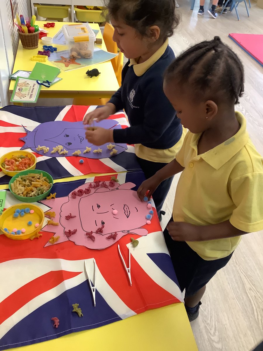 StainesPrepNurs's tweet photo. #StainesPrepSunflowers have been really busy this week with our Jubilee finger gym activities! #PlatinumJubilee #StainesPrepEarlyYears https://t.co/O5eLxaJPLx
