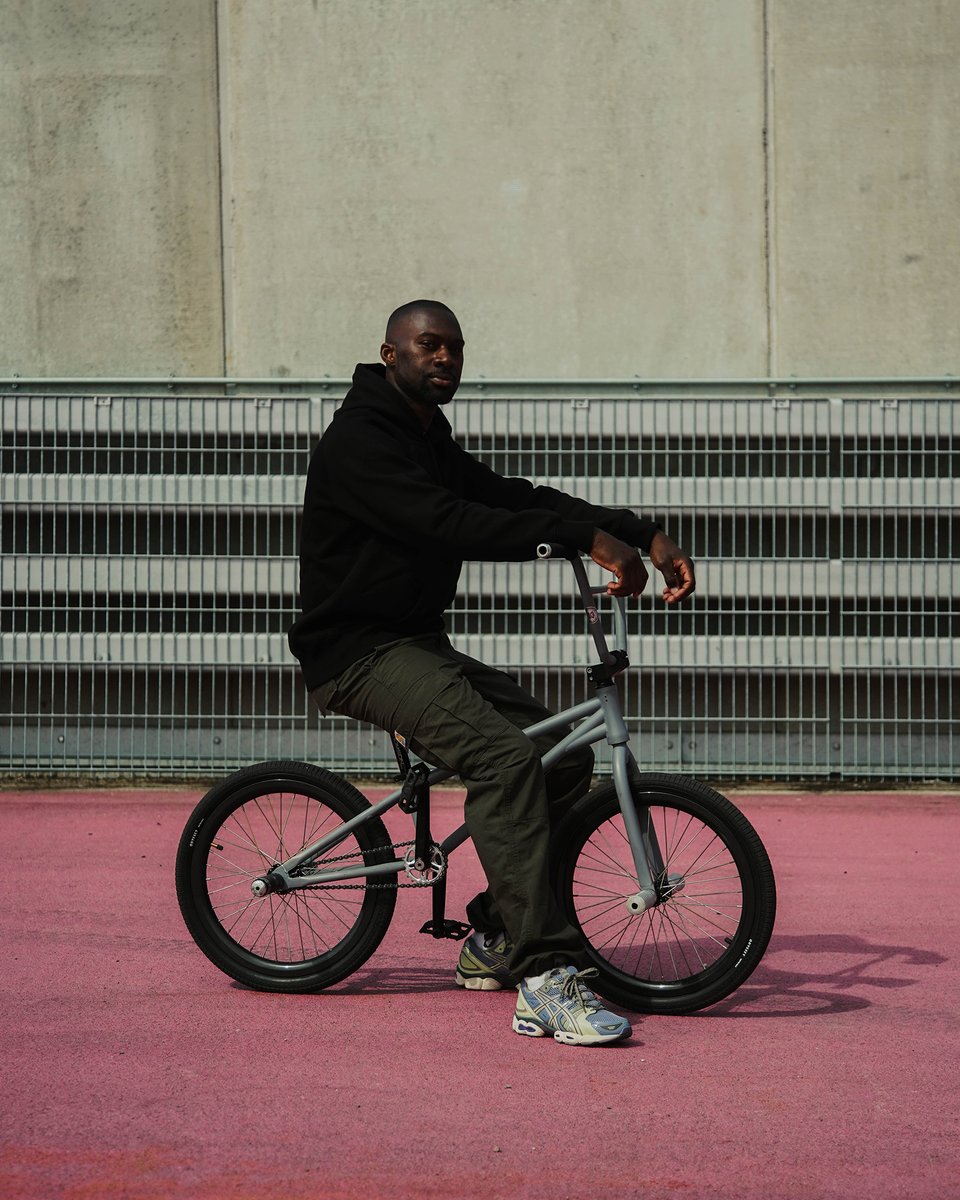 Footpatrol_ldn's tweet photo. In keeping with the ASICS motto of 'Sound Mind in a Sound Body', we gave the latest Kiko Kostadinov creation, the UB3-S GEL NIMBUS 9 to flatland bmx rider Jay Forde to share positivity in movement. Read more: https://t.co/RACSB85dgn

#Footpatrol #TEAMFP #ASICS #BMX #BMXFlatland https://t.co/qLG0XL1drF