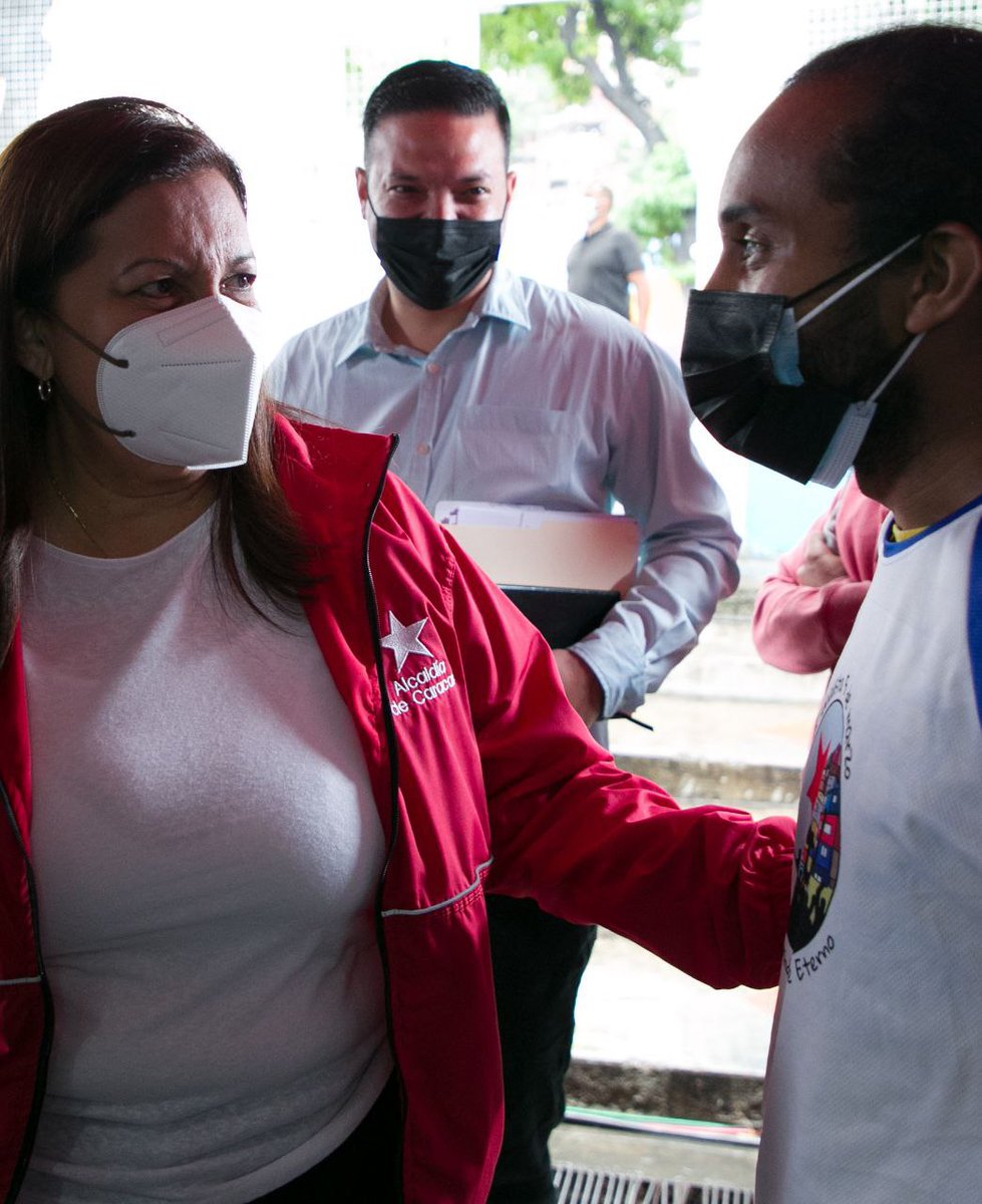 #LoDijo 🗣 <a href="/gestionperfecta/">Carmen Meléndez</a> Durante un pase satelital con nuestro Presidente <a href="/NicolasMaduro/">Nicolás Maduro</a>, acompañamos a la comuna de El Valle en la transferencia de espacios que serán empleados por el Poder Popular para el desarrollo de emprendimientos y distribución de los CLAP 👇