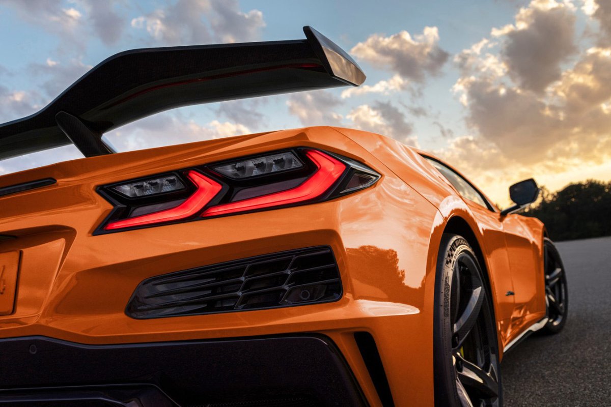 CorvetteBlogger's tweet image. The 2023 Corvette Z06's Exclusive New Manual Launch Mode Will Be a Tire-Smoking Good Time corvetteblogger.com/2022/05/26/the… #Corvette #C8 #Z06