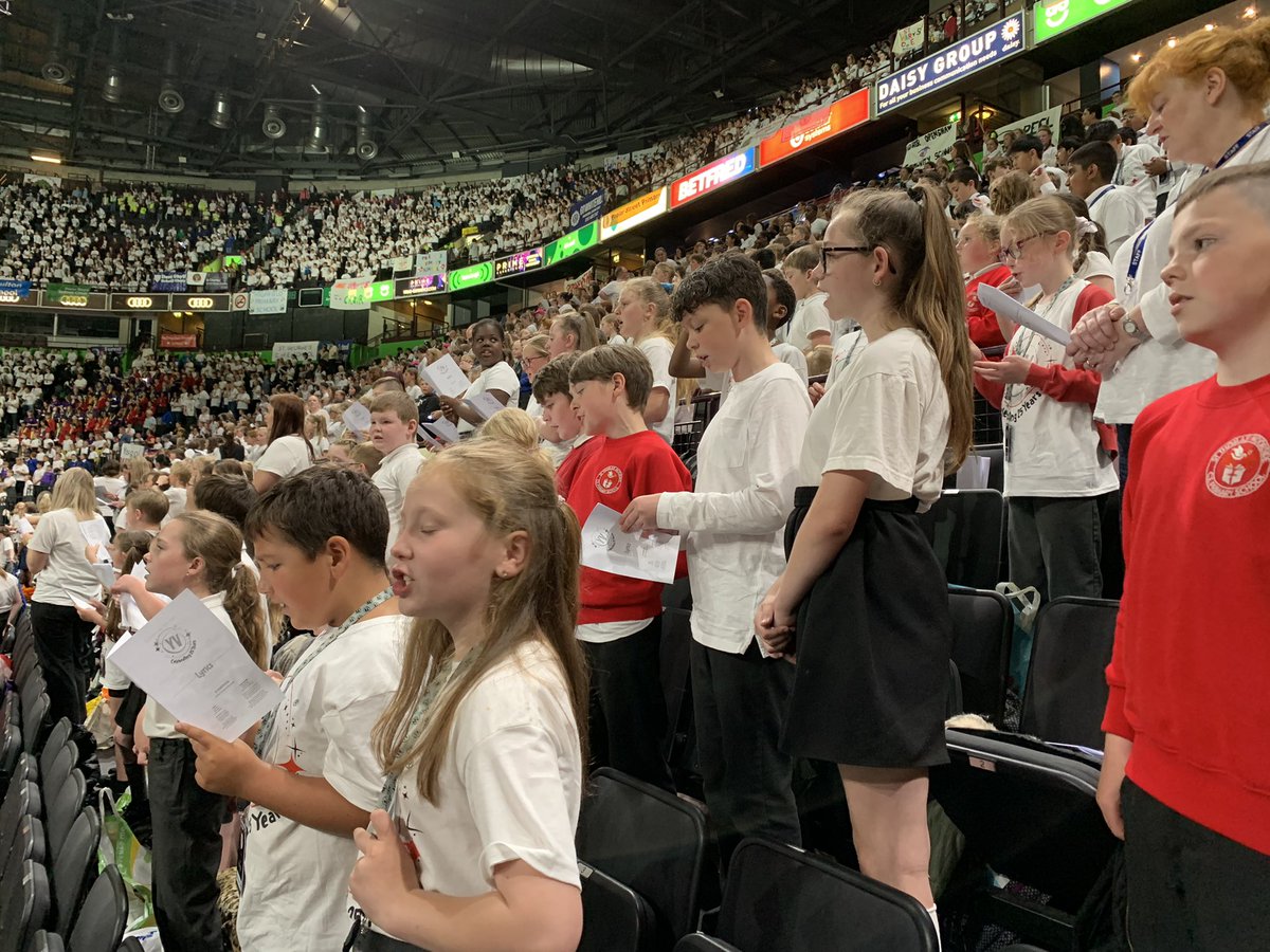 dove_shell_fed's tweet photo. Getting ready for Young Voices, sing from your heart St Thomas’ !!! https://t.co/7JuCdoX15V