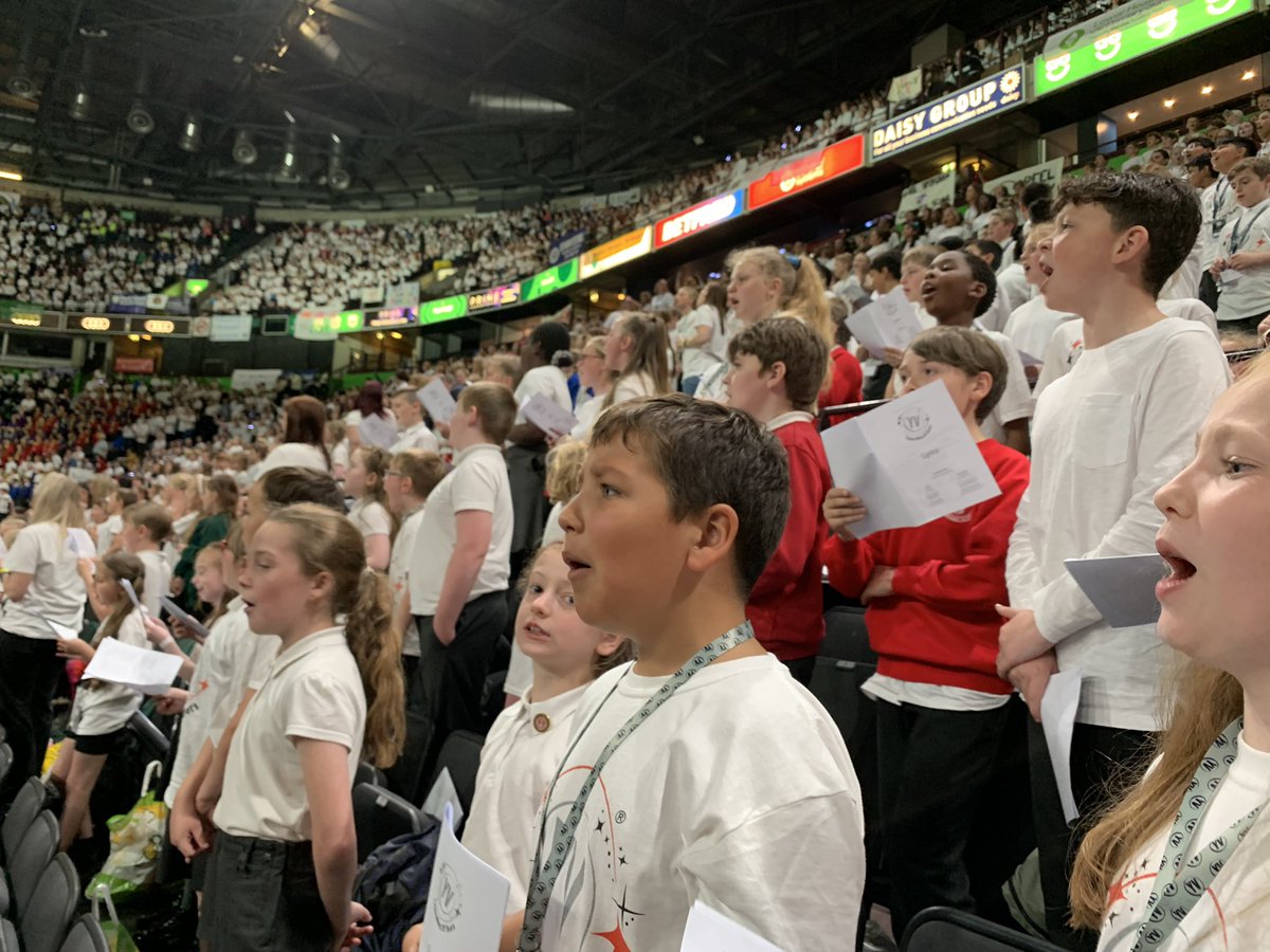 dove_shell_fed's tweet photo. Getting ready for Young Voices, sing from your heart St Thomas’ !!! https://t.co/7JuCdoX15V