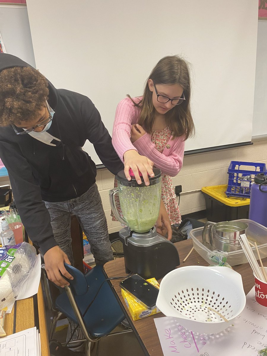 CVille_AP's tweet photo. Cross curricular deep learning! Extracting pea DNA and using it to solve a mystery. Language arts and science classes combining to get it done! https://t.co/0EXsVdvDcS