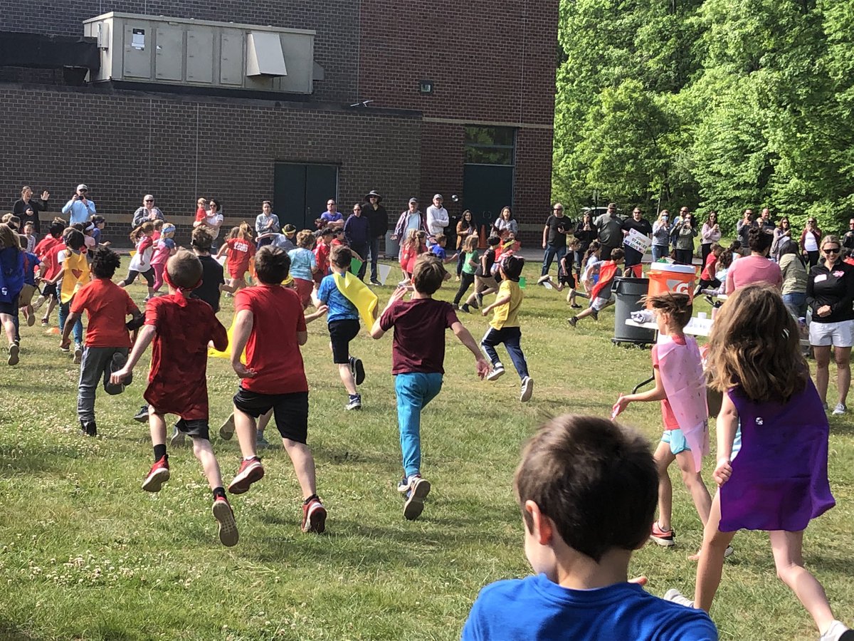 JWMartinSchool's tweet photo. The Fun Run has begun!! #MartInThisTogether #LoveNorthSchools https://t.co/vXsCW7jd2F