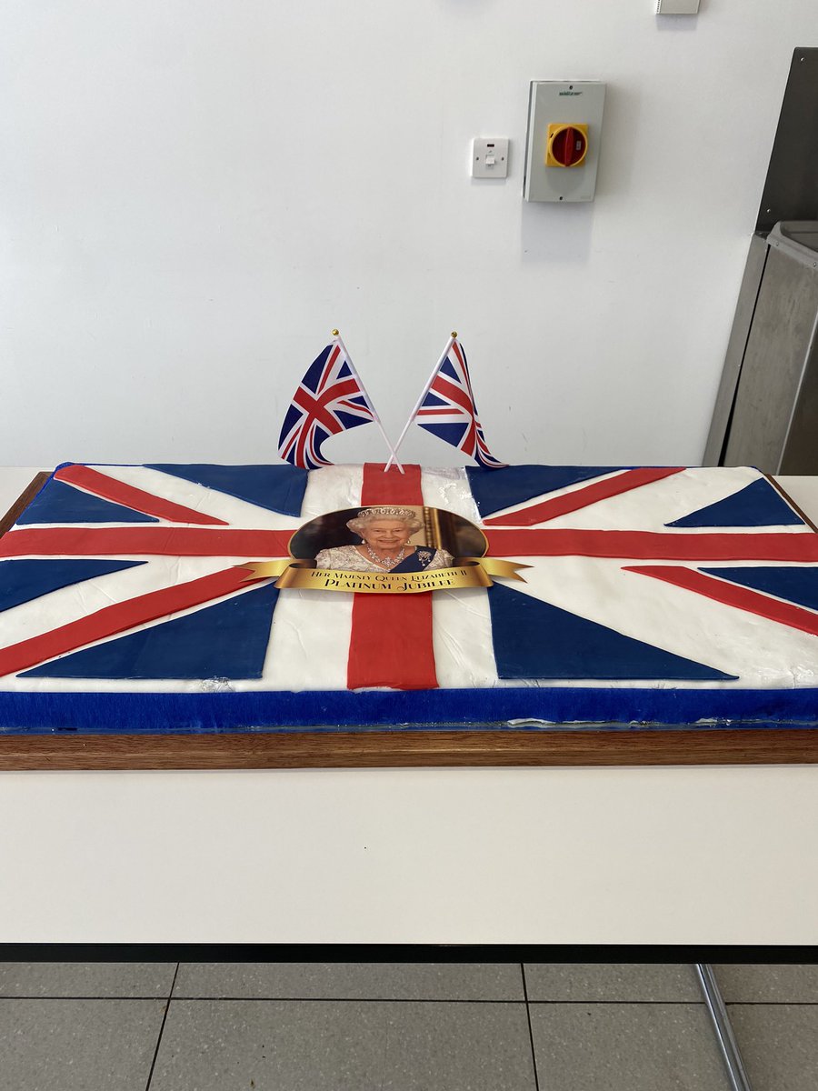 Jubilee party at Yarm Preparatory school, the best table decorations all done by the pupils and not forgetting the giant jubilee cake. Well done to the team for making it a great day, lots of lovely food and sunshine <a href="/SodexoUK_IRE/">Sodexo UK & Ireland</a> <a href="/IndiesSodexo/">IndependentsBySodexo</a> <a href="/MichelleHought3/">Michelle Houghton</a> <a href="/YarmPrep/">Yarm Prep School</a>
