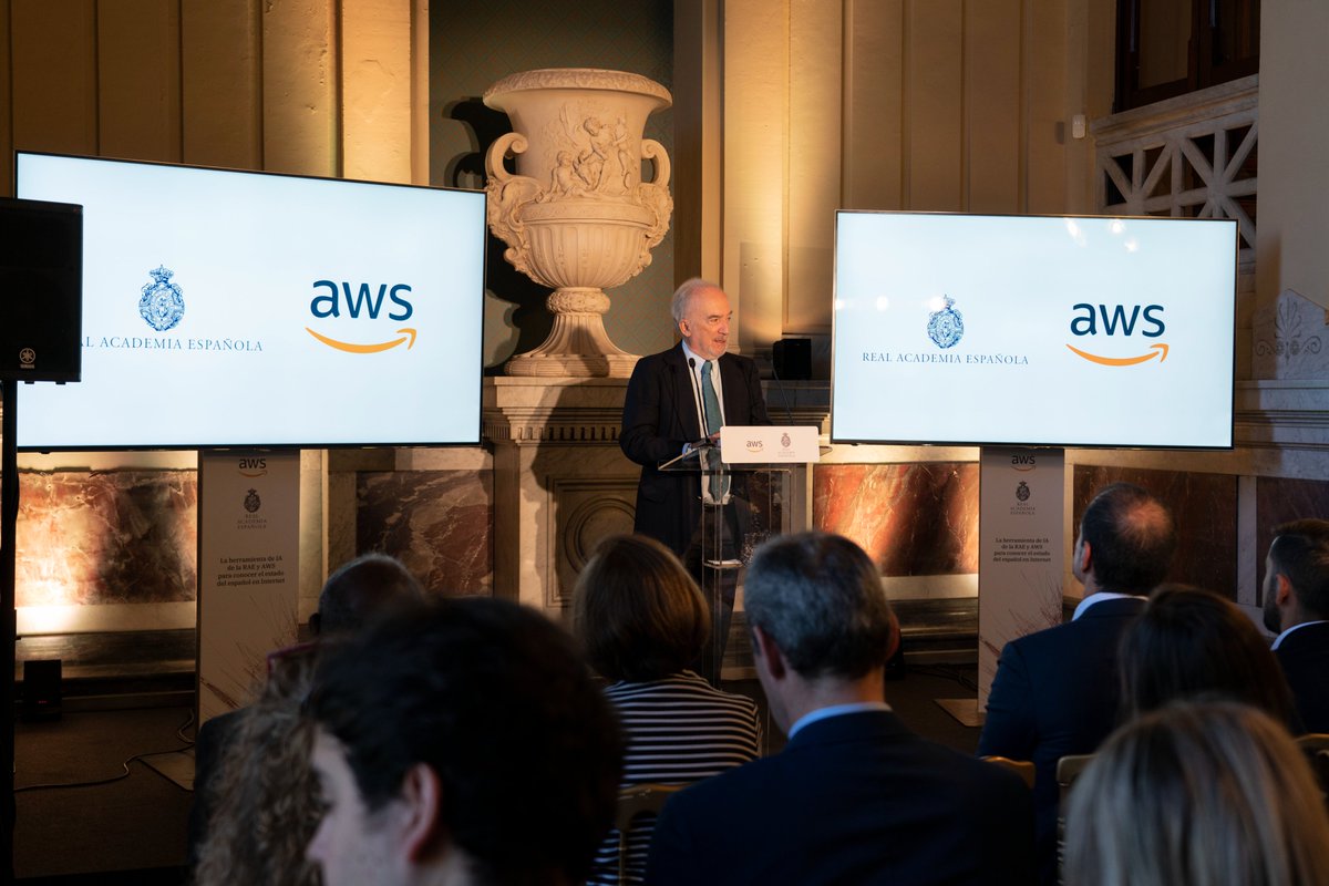 RAEinforma's tweet photo. La RAE y Amazon Web Services (AWS) han presentado una herramienta basada en inteligencia artificial para conocer el estado del español en Internet. Esta colaboración se enmarca dentro del proyecto LEIA, ideado y liderado por la RAE.

Más información: https://t.co/7kDu2Ljag0. https://t.co/llPtOcKrfD