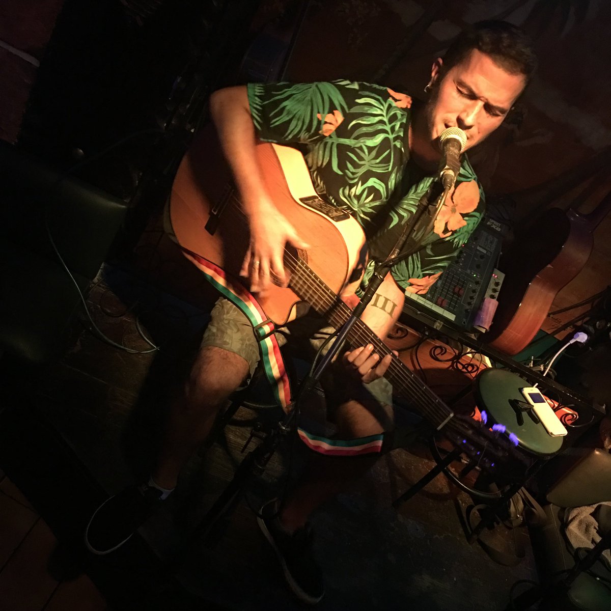 Divendres i dissabte de Tahiti amb grans amic <a href="/MarcDantuvi/">Dantuvi</a> <a href="/BelzaJordi/">Jordi Belza Palomar</a> #Alfonso y #Willy
