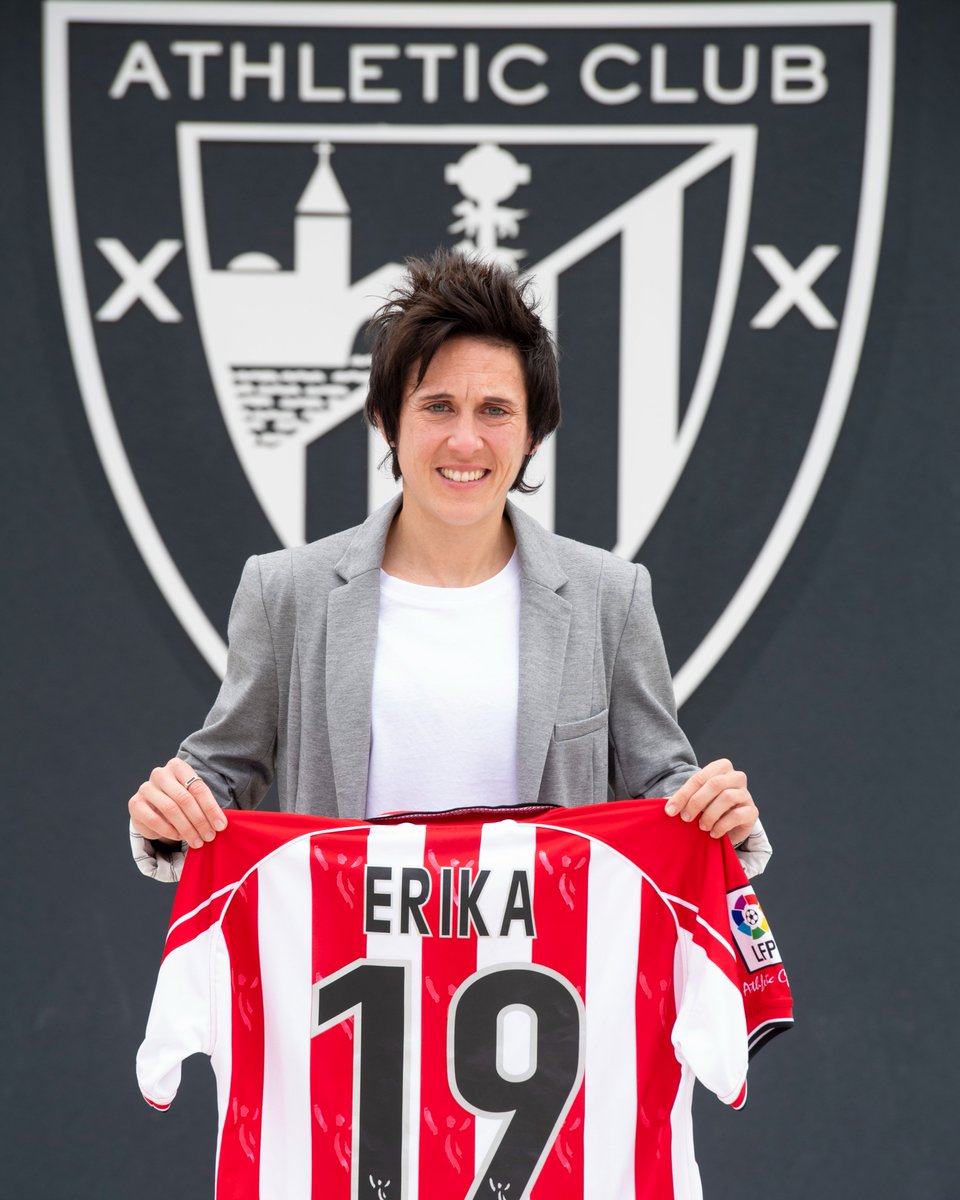 AthleticClub's tweet photo. 𝗘𝗩 1⃣9⃣

@Erikavm19 se despide del @AthleticClub y del fútbol. Un honor haberte tenido en la familia.

𝗘𝗿𝗲𝘀 𝗔𝘁𝗵𝗹𝗲𝘁𝗶𝗰.

❤️ Eskerrik asko, Erika.

#AthleticClub 🦁 https://t.co/uw0mtfWh31