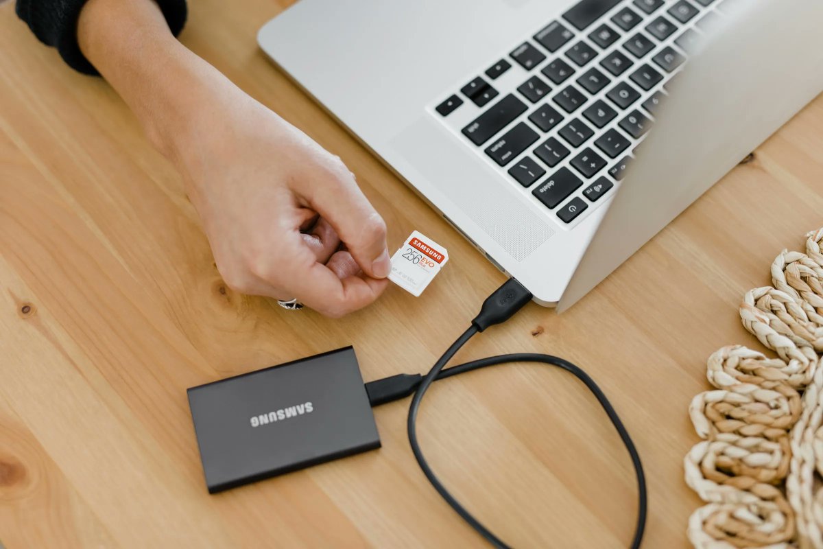 Adeptcts's tweet photo. Samsung has released a new SD card, which can last upwards of 16 years! They have done extensive testing on their new 256GB model and found that it was able to endure up to 140,000 hours of use, ideal for such things as dashcams, body cameras and CCTV which use long recordings https://t.co/O1rlpdoiG0