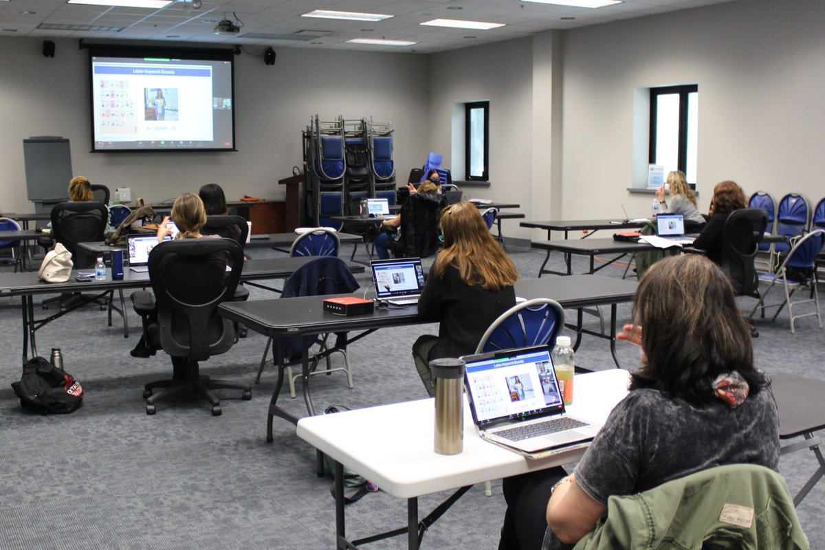 maywood89's tweet photo. D89 Coaches & Resource Teachers took part in Fundations Training with Shari Barr, @wilsonlanguage. This resource will assist instructors w/building foundational skills in reading, spelling, & handwriting for students in K-1st grades across the district.
#D89AlwaysLearning https://t.co/ZSxZNGKxPu