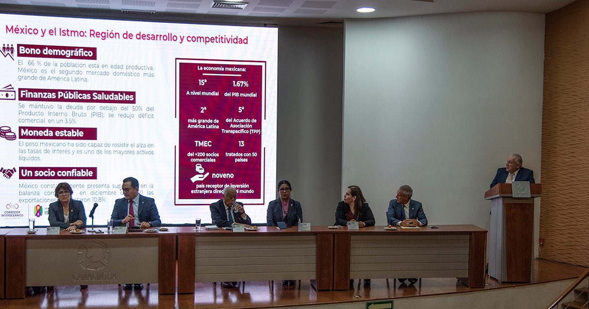 JACentenoR's tweet photo. Los industriales de México estamos convencidos que uniendo esfuerzos lograremos el fortalecimiento económico y el desarrollo industrial de nuestro país.🤝🏻

Celebro el convenio de colaboración firmado con el Lic. Rafael Marín, Dir. Gral.@Programa_Istmo y el Lic. @HectorRamirezR_ https://t.co/mTTatkMI4N