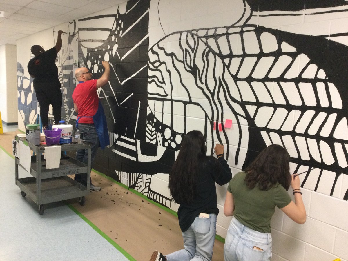 MrsZingELA's tweet photo. Honored to welcome @jasmisoSOUP into @BerlinCommunity School to create public art with our students. https://t.co/5ZW0IyBhtD
