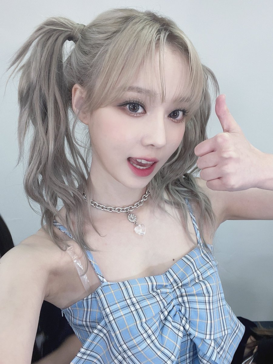 aespasbbl's tweet photo. [220526] 11:22PM KST: ⭐️ 

- +2 📸
- the festivals were fun … 👍🤭 
   i want to go again next year!!! https://t.co/A6KpFvxWzp