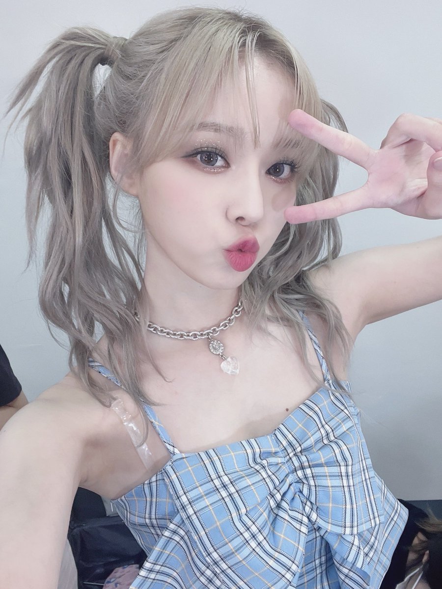 aespasbbl's tweet photo. [220526] 11:22PM KST: ⭐️ 

- +2 📸
- the festivals were fun … 👍🤭 
   i want to go again next year!!! https://t.co/A6KpFvxWzp