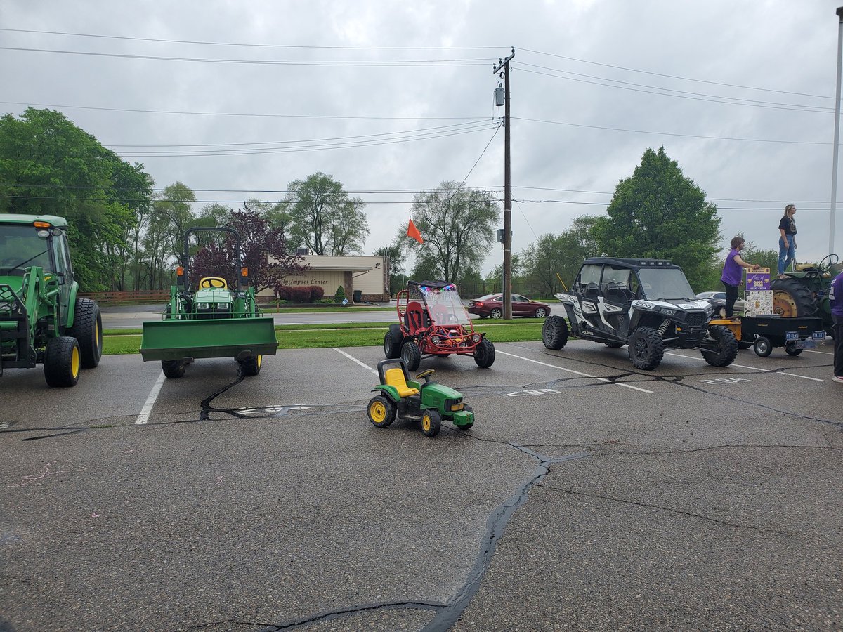 You know what day it is #GladNation Nice work Seniors!!!