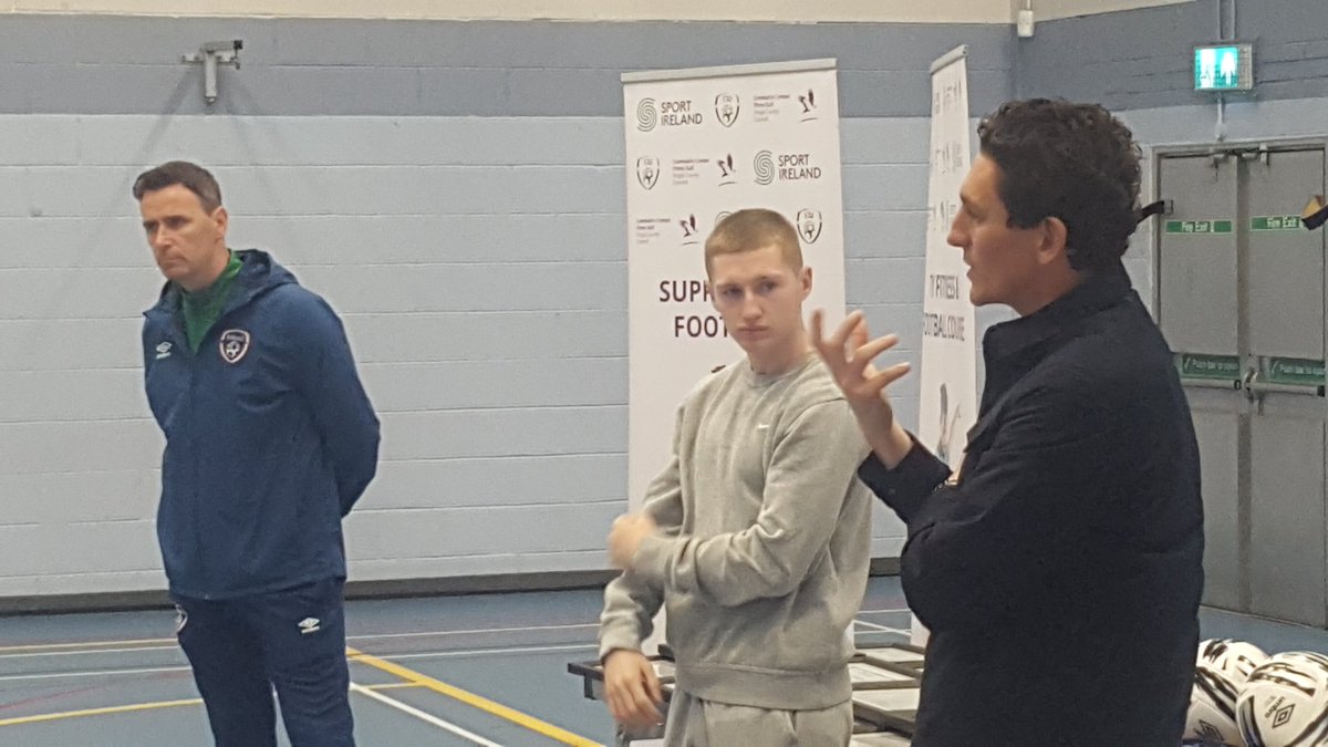 FCCTYFOOTBALL's tweet photo. Class of 21/22 presented with graduation certs today by @FAIreland MNT assist manager Keith Andrews + 🇮🇪U21 and @MotherwellFC player + former student Ross Tierney and Dep. Mayor of Fingal @DanielWhooley Tks to @Fingalcoco @FingalSports continued support @faischools https://t.co/yHJkBxyXhq