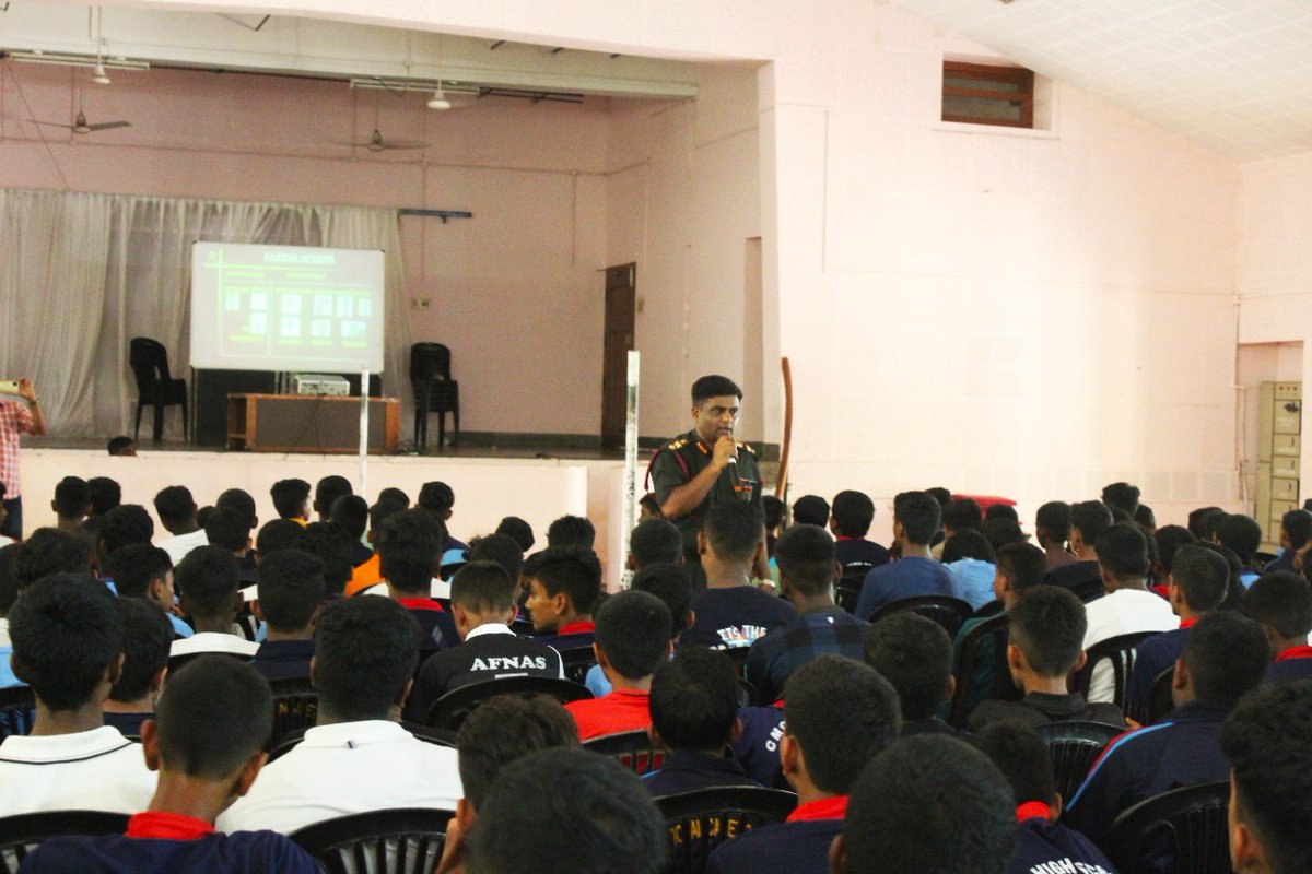 DefencePROkochi's tweet photo. An Awareness Lecture on the theme #JoinIndianArmy was conducted by #ArmyRecruitingOffice,#Calicut at NIT,#Chathamanglam on 25May22 for students of Schools & Colleges under 9 Kerala Naval NCC Batallion.
@HQ_DG_NCC
@indiannavy
@adgpi
@SpokespersonMoD
@iprdkerala https://t.co/YetBrBllWq