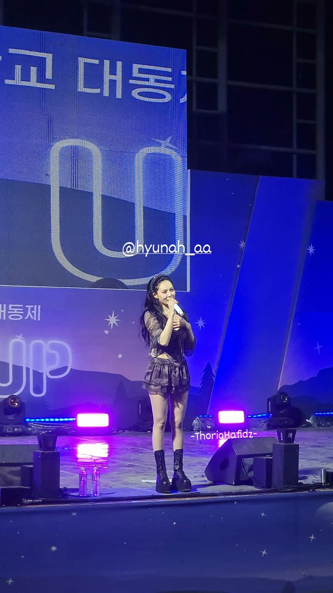 Thoriqhafidzzzz's tweet photo. Korean Wave Festival di Daegu catholic University!!!
Sebuah kesempatan berharga bisa ngeliat #Hyuna dan #Edwan secara langsung di kampus korea aku! #DaeguCatholicUniversity #대가대 #김효종 #김현아 #KimHyojong #KimHyunah https://t.co/mmuxnazcZT