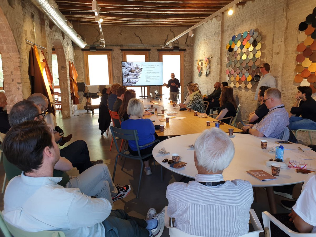 patrilla12's tweet photo. Avui hem acompanyat a la xarxa mundial de Districts of Creativity d'@accio_cat posant en relleu la feina de tots els agents econòmics i socials de la ciutat #cultura #talent #clusters #leatherclusterbarcelona #creativitat #RecStores @ignovaigualada @ajigualada https://t.co/2lXTV2Iybn