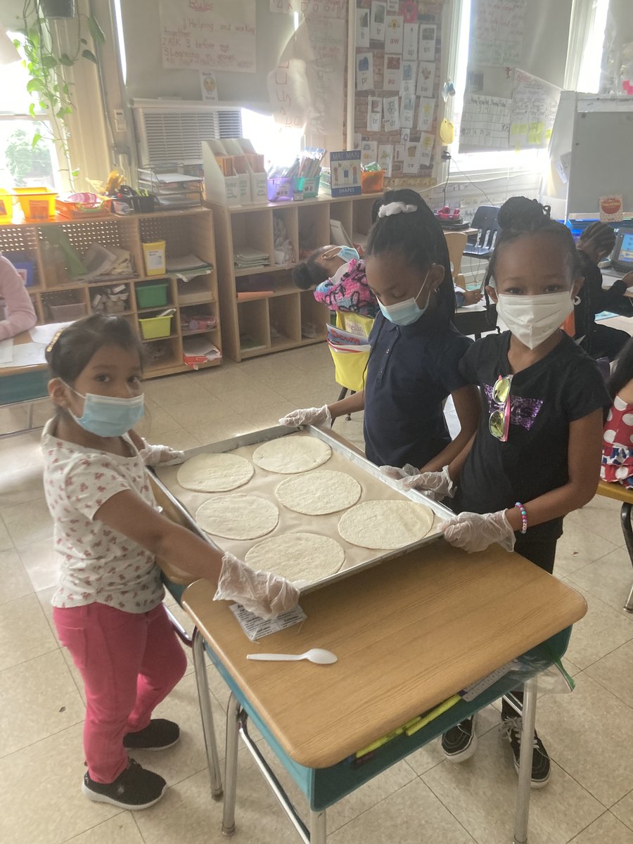 DecorsoC's tweet photo. Making Pizza!  Thank you for reading the text Tomatoes Everywhere in small group and creating a jam-board for us to follow! https://t.co/ovlBUTrL0y