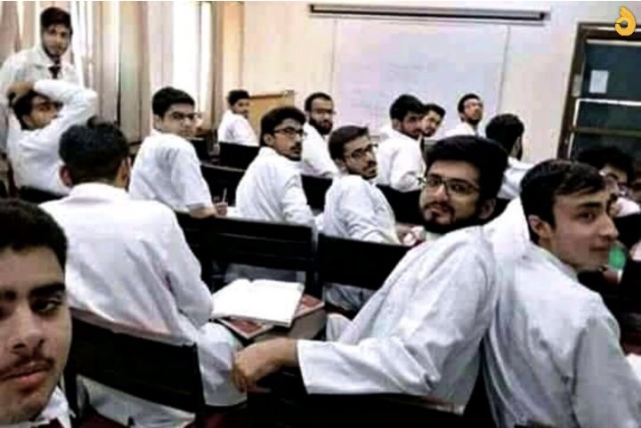 Ibn_e_Adam_0's tweet image. When Imam Sahab is little bit late for
Namaz , people start looking here and there 
as they are going to loose millions in seconds 
bcoz of this delay.🕰
#muslimhumor #halalmemes #halalfun #halalhumor