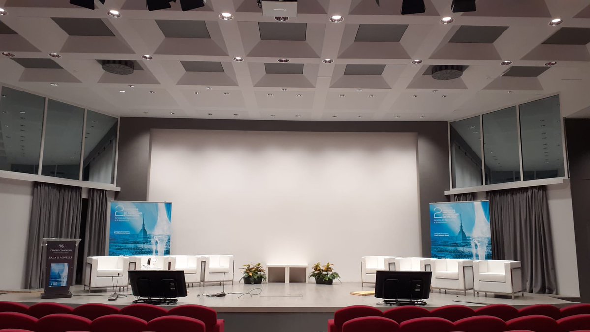 ▪️SALA AGNELLI
Caratteristica fondamentale: versatilità. 

Grazie all’ampio palco può essere allestita secondo necessità e bisogni differenti. 
⬇️ Il #convegno di Chirurgia Protesica di Ginocchio, #OICMeetingSpecialist di oggi ne è un esempio.
Curiosi? 👉🏻 ccui.it/it/sala/sala-g…